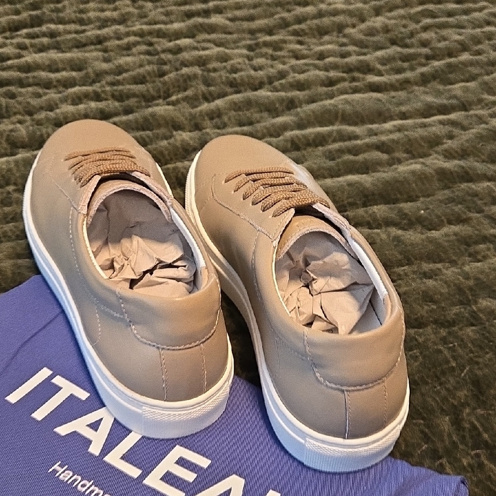 PRICE DROP & FREE SHIP! ITALEAU BRAND NEW Women's Leather Sneakers - Sand Sz 9.5 - Picture 4 of 5